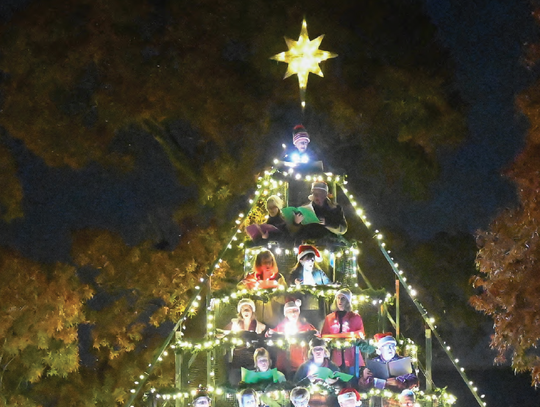 Choir-Filled Christmas Tree Choir-Filled Christmas Tree